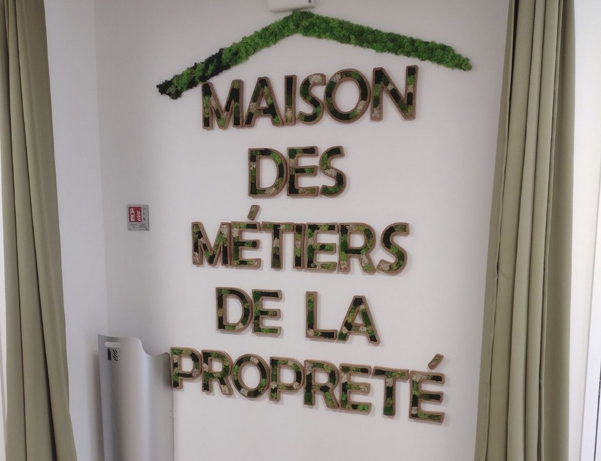 logo-vegetal-creation-enseigne-signaletique-vegetaux-stabilises-sur-mesure-aix-en-provence