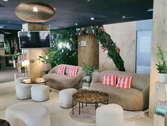 ecrin-vegetal-decoration-mur-vegetal-hotel-ibis-paris-porte-dorleans